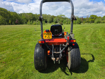 Used Kubota B3030 Compact Tractor with Loader and 60" Rear discharge mower