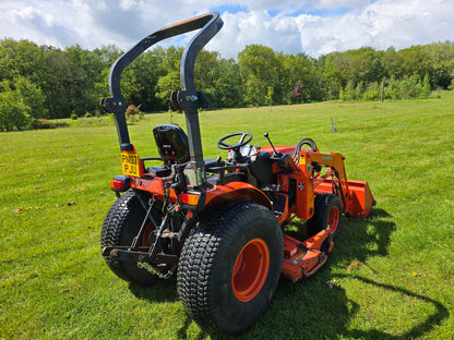 Used Kubota B3030 Compact Tractor with Loader and 60" Rear discharge mower