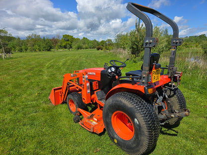 Used Kubota B3030 Compact Tractor with Loader and 60" Rear discharge mower