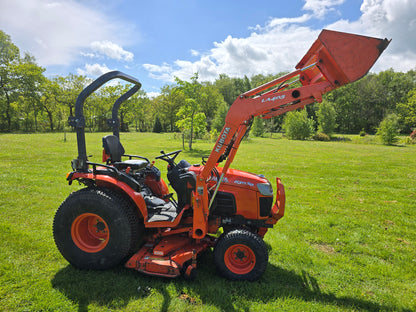 Used Kubota B3030 Compact Tractor with Loader and 60" Rear discharge mower