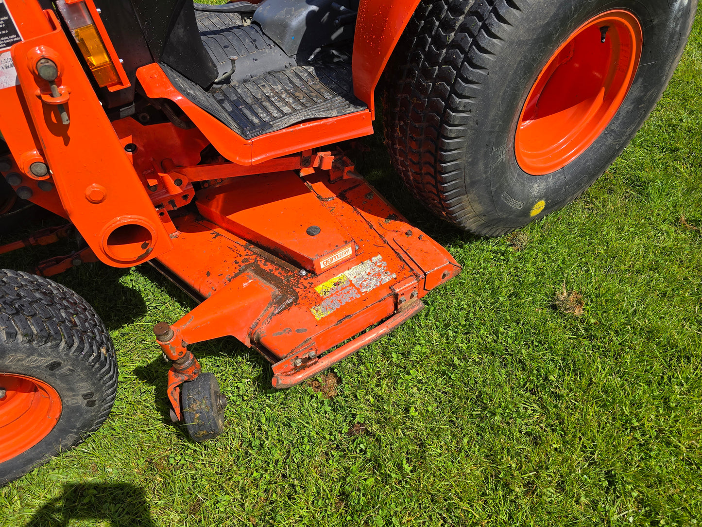 Used Kubota B3030 Compact Tractor with Loader and 60" Rear discharge mower