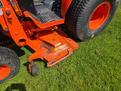 Used Kubota B3030 Compact Tractor with Loader and 60" Rear discharge mower
