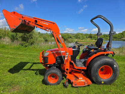 Used Kubota B3030 Compact Tractor with Loader and 60" Rear discharge mower