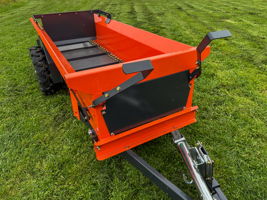 FarmMaster muck spreader on a grassy field