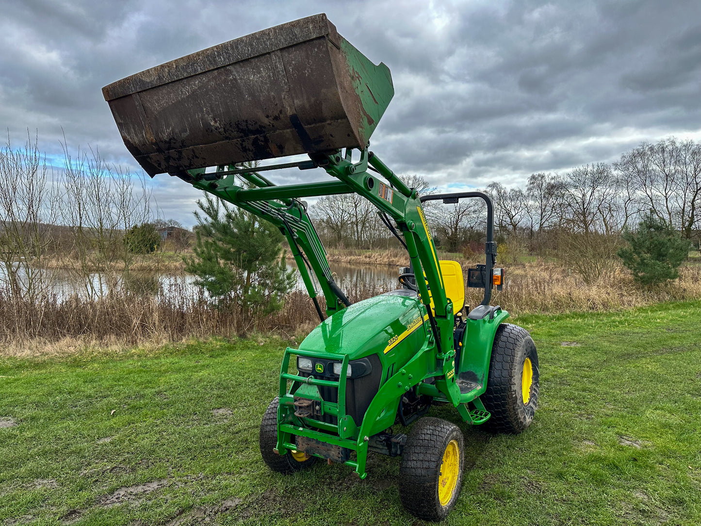 Used John Deere 3320 Compact Tractor with Loader