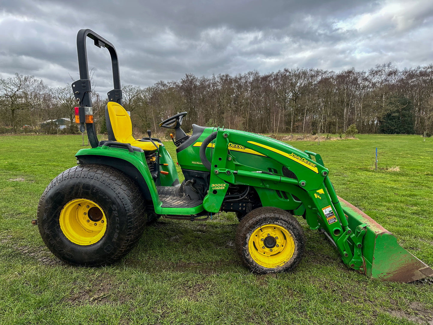 Used John Deere 3320 Compact Tractor with Loader