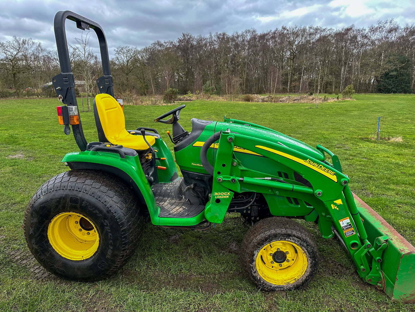 Used John Deere 3320 Compact Tractor with Loader