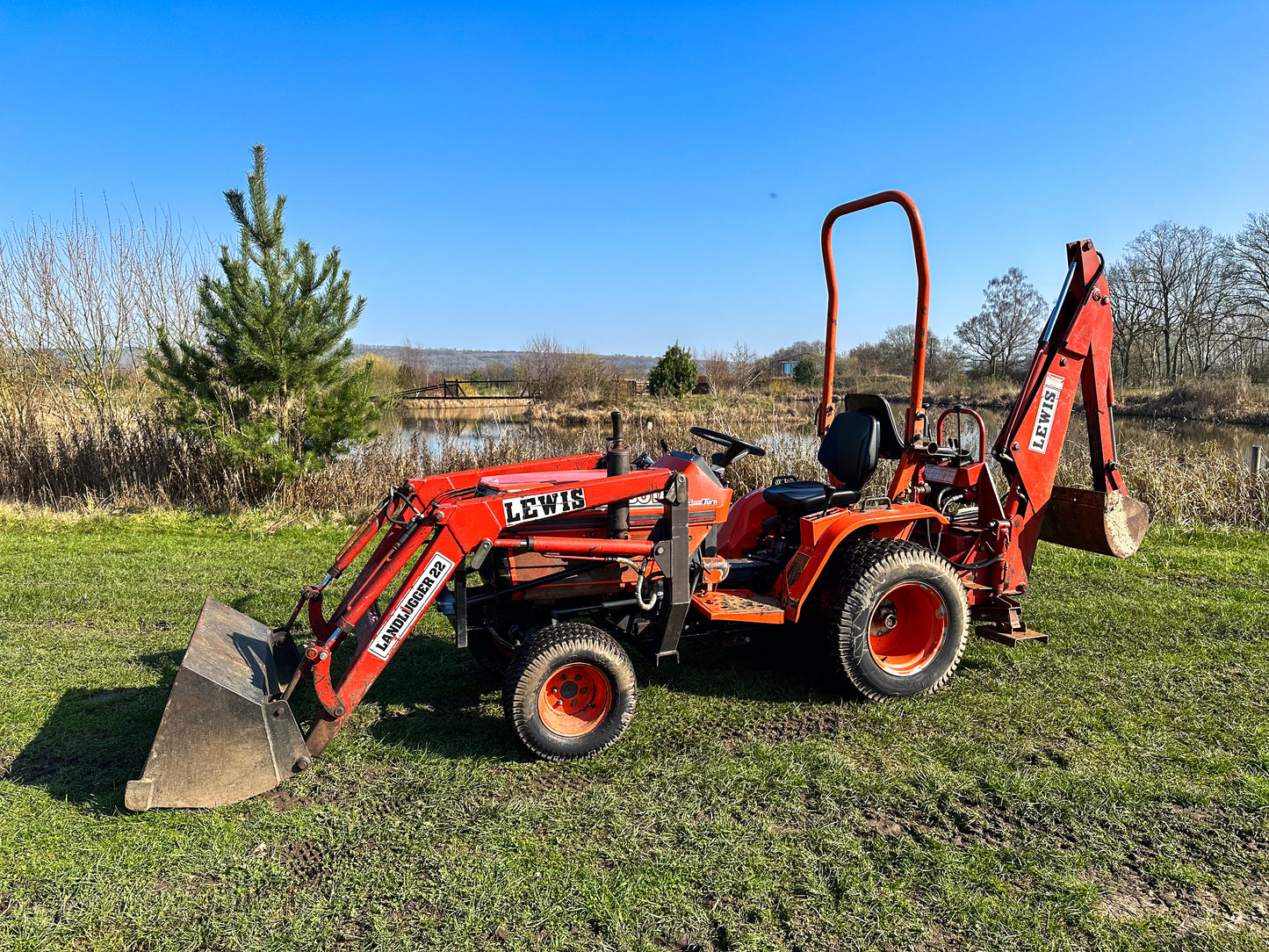 Used Kubota B1550 Compact Tractor with Loader and Backhoe