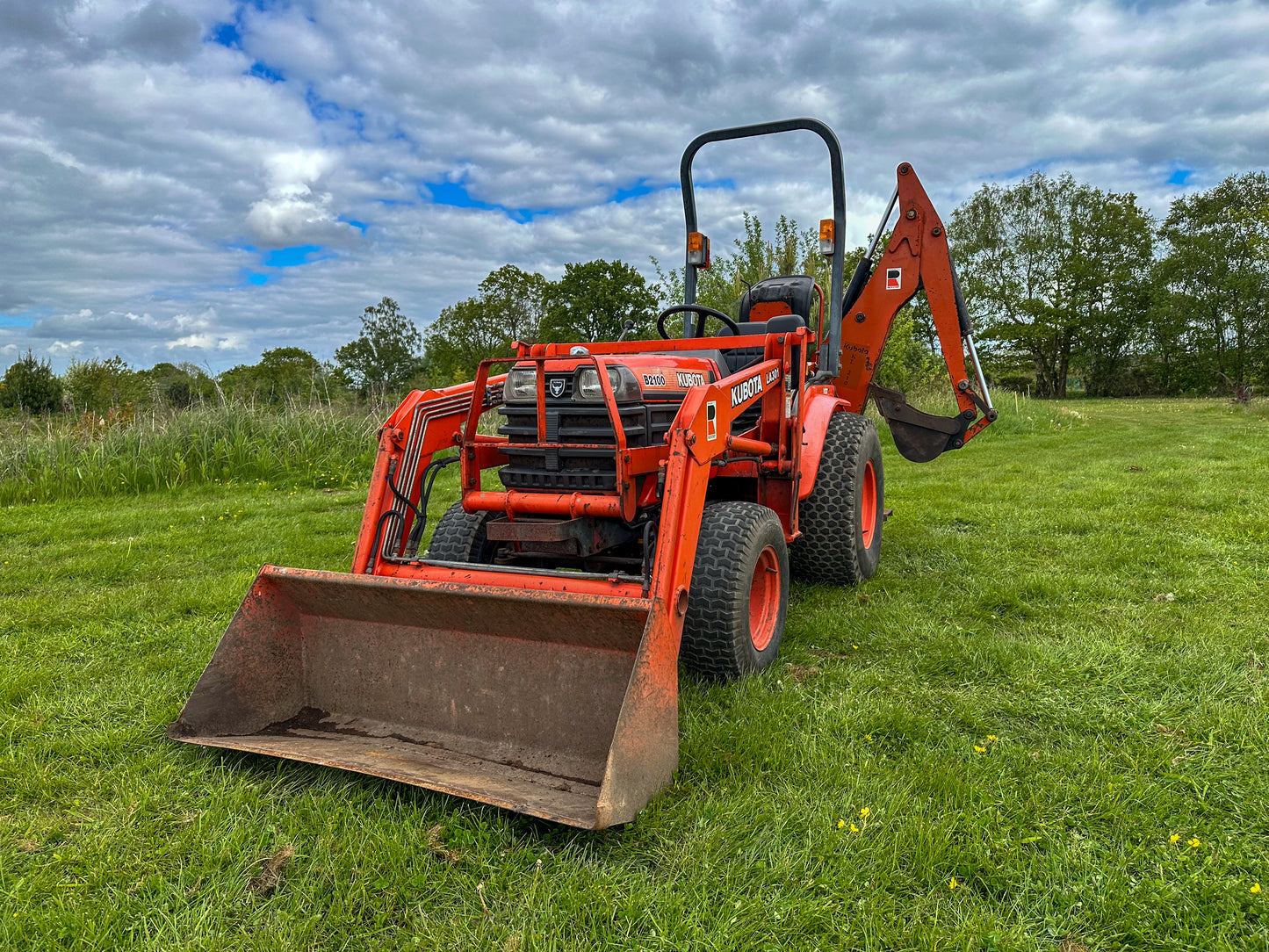 Used Kubota B2100 Compact Tractor with Front Loader and Backhoe