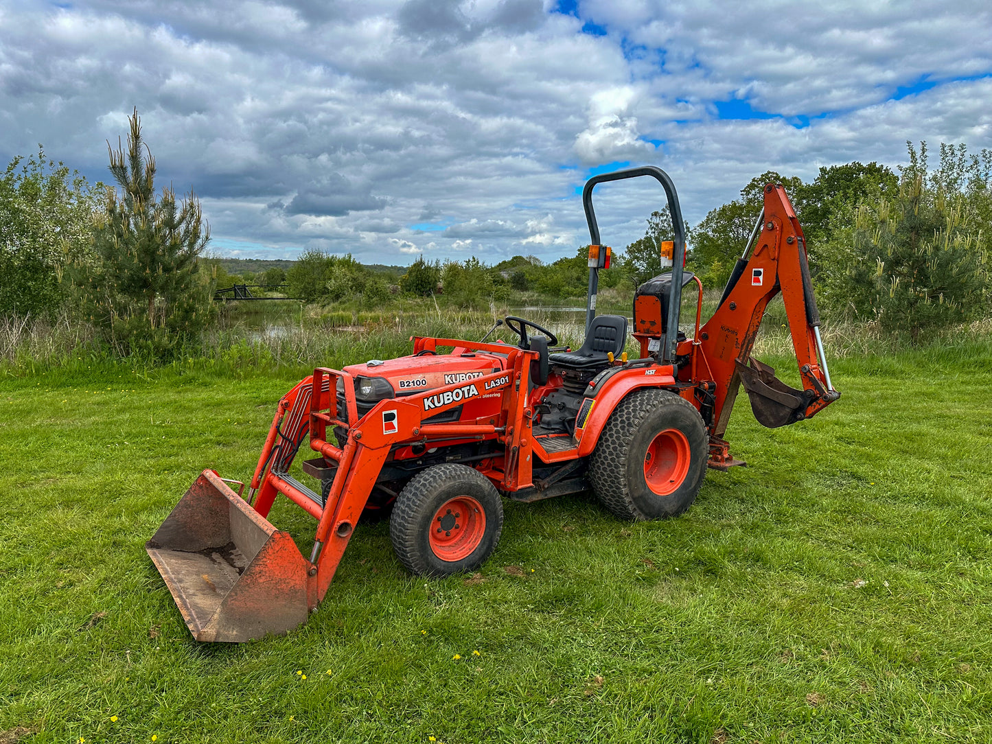 Used Kubota B2100 Compact Tractor with Front Loader and Backhoe