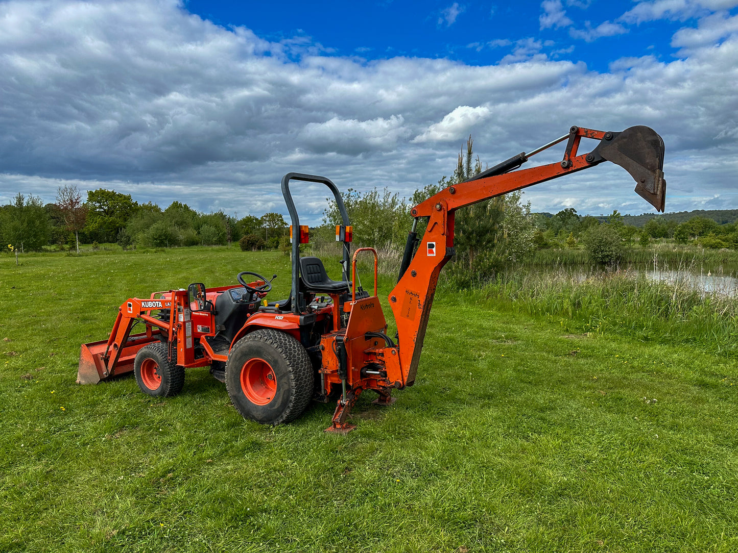 Used Kubota B2100 Compact Tractor with Front Loader and Backhoe