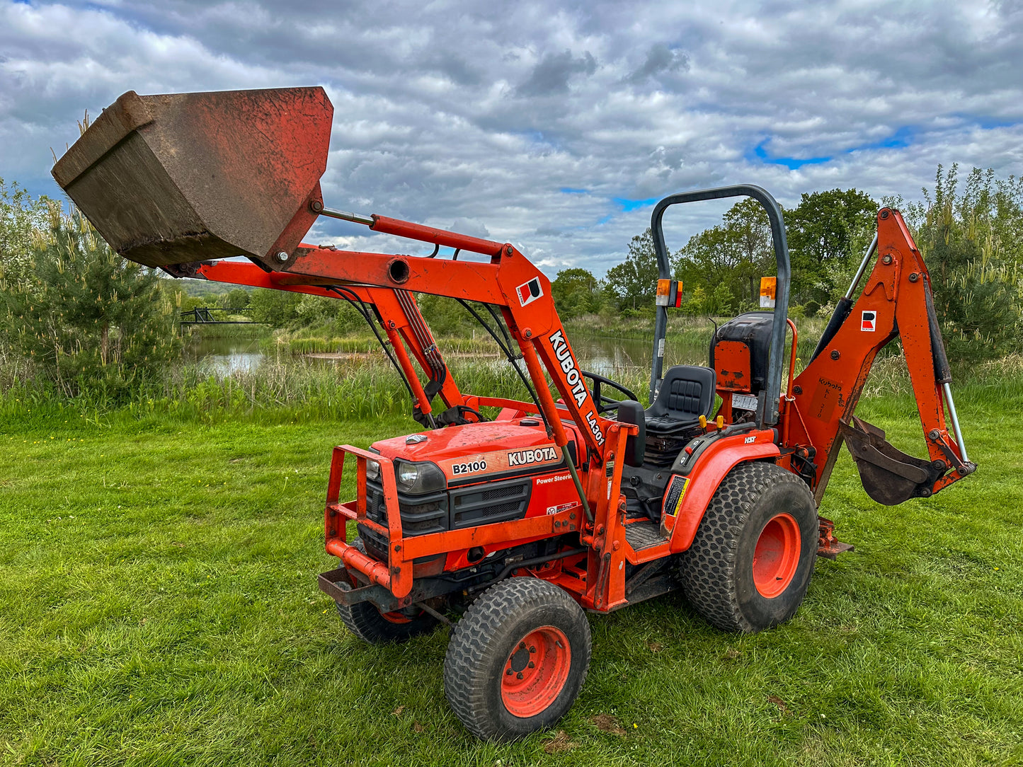 Used Kubota B2100 Compact Tractor with Front Loader and Backhoe