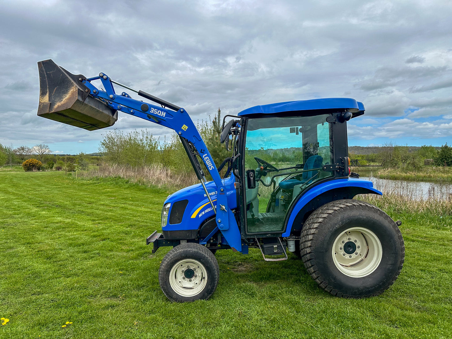 Used New Holland Boomer 3050 Compact Tractor with Front Loader