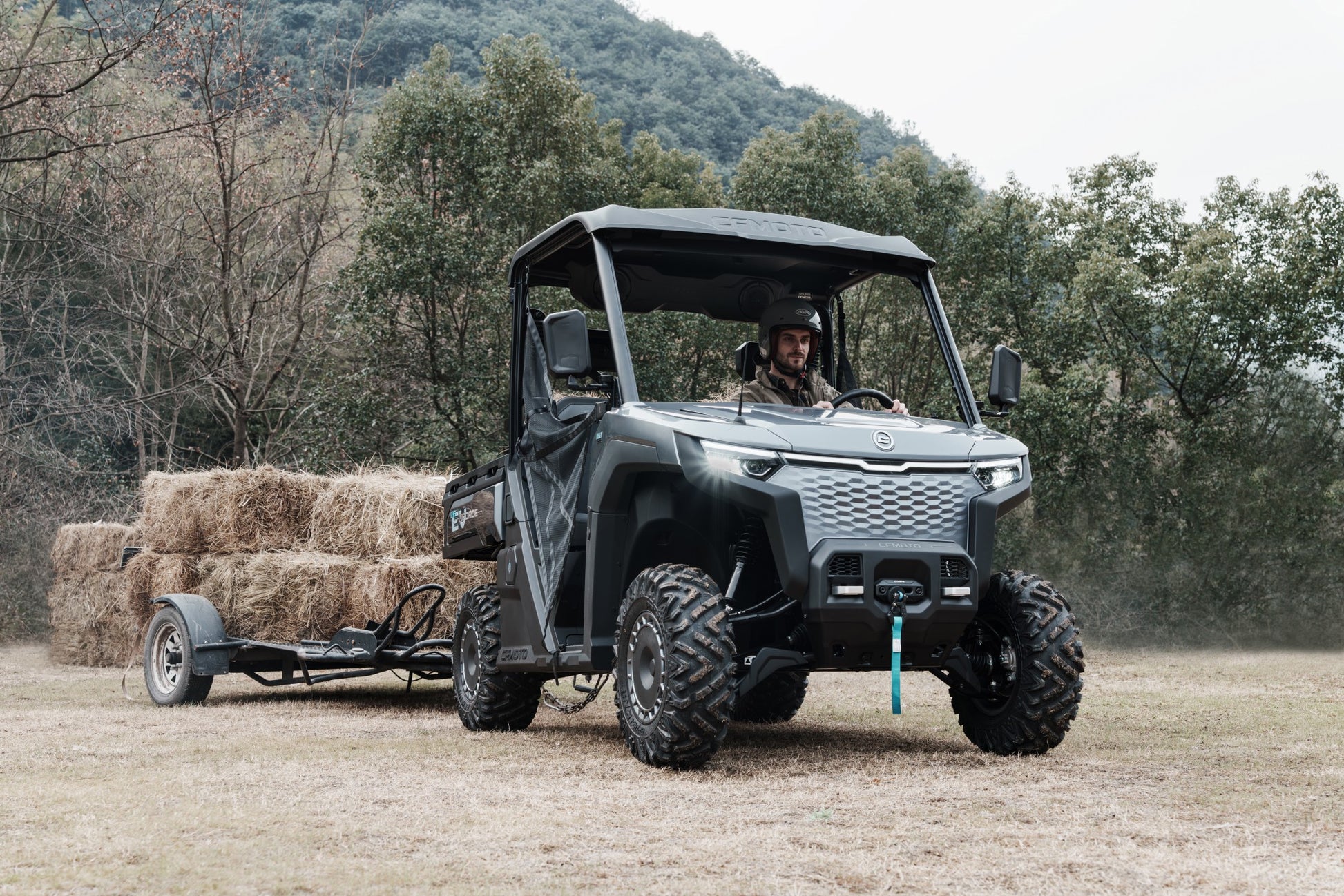 CFMOTO U6EV Electric UTV towing a trailer