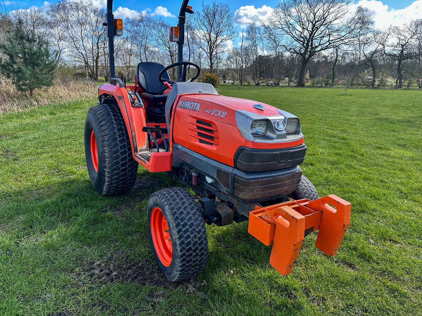 Used Kubota STV32 Compact Tractor